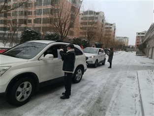 藍海投資張龍陽、侯杰，天福雅苑卡點執(zhí)勤.jpg